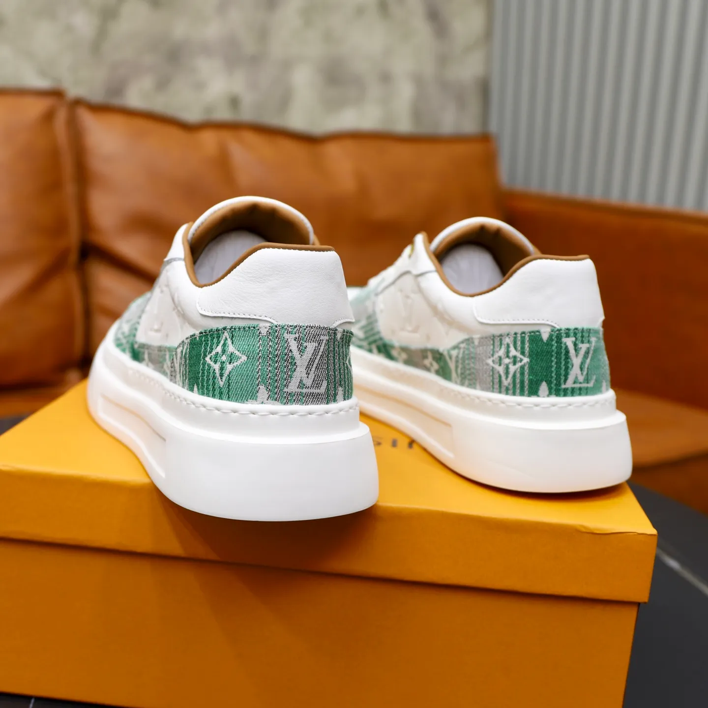 Ex-factory price: 480💰🙅‍♂️🙅‍♂️🙅‍♂️ Brand: LV Louis Vuitton Standard code: 38-44 (45 customized) Grade: Same as the official website Material: Original fabric Comfortable cowhide lining Increased lightness, wear-resistant and soft outsole Style category: Men's fashionable casual shoes Running sneakers Distinguished luxury brand elements Top luxury Color: actual picture color